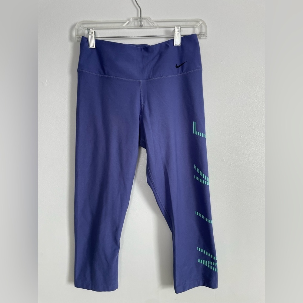 Nike Dri Fit women’s size medium Periwinkle Capri workout legging - Picture 1 of 4